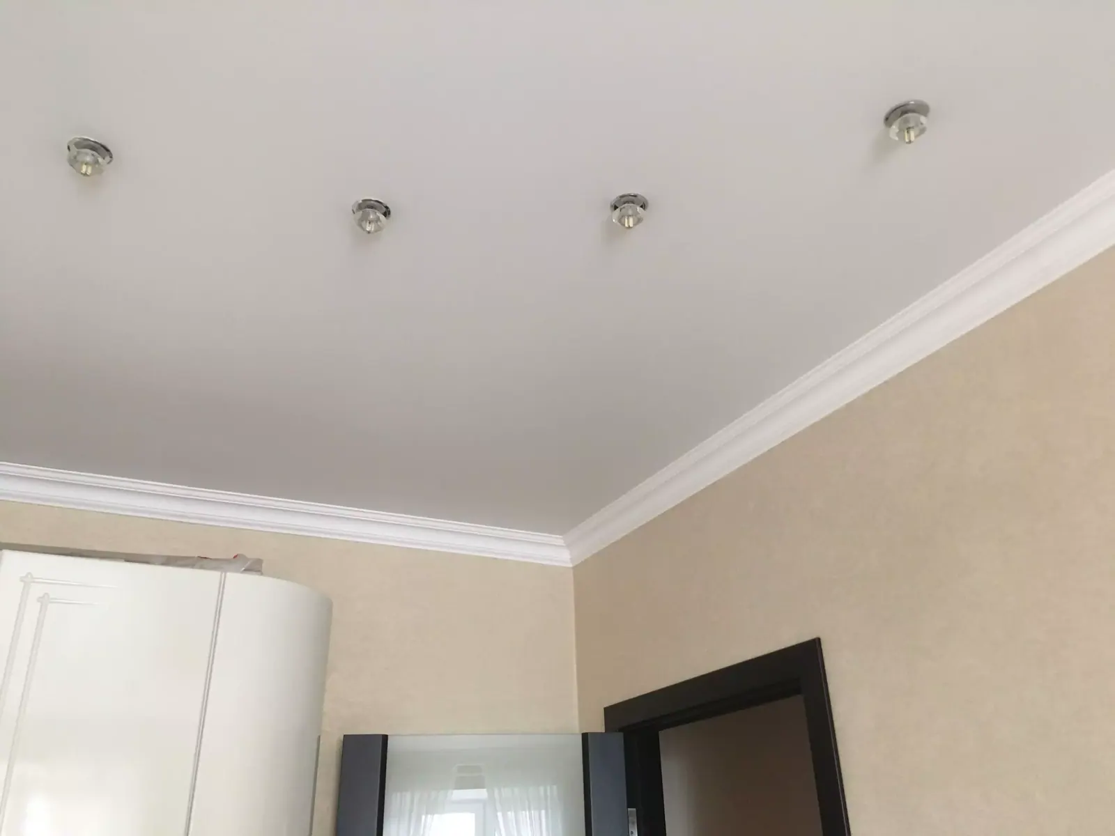 Матовый натяжной потолок в квартиру — Хабаровск, Ким Ю Чена, 44к, фото 1